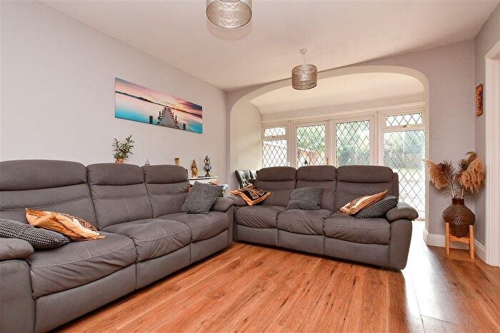 2 Bedroom Maisonette For Sale In Foxley Lane, Purley, Surrey, CR8