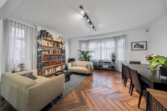 3 Bedroom Flat To Rent In Wykeham Road, London, NW4