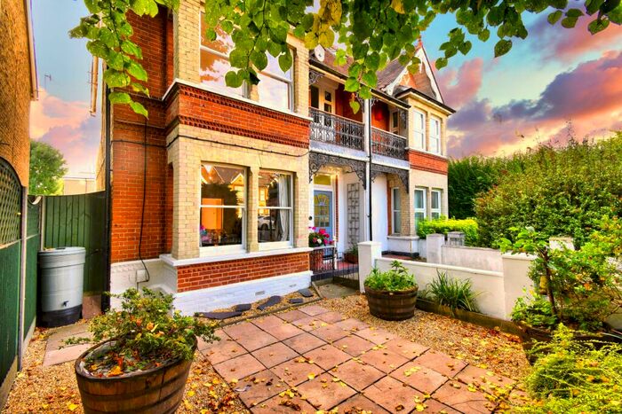 1 Bedroom Flat To Rent In London Road, Redhill, RH1