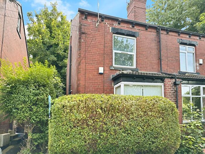 5 Bedroom Semi-Detached House For Sale In Village Place, Leeds, LS4