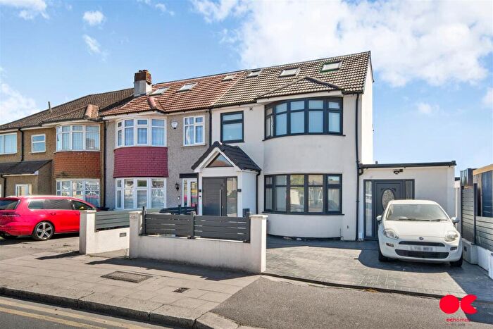 6 Bedroom End Of Terrace House For Sale In New North Road, Hainault, IG6