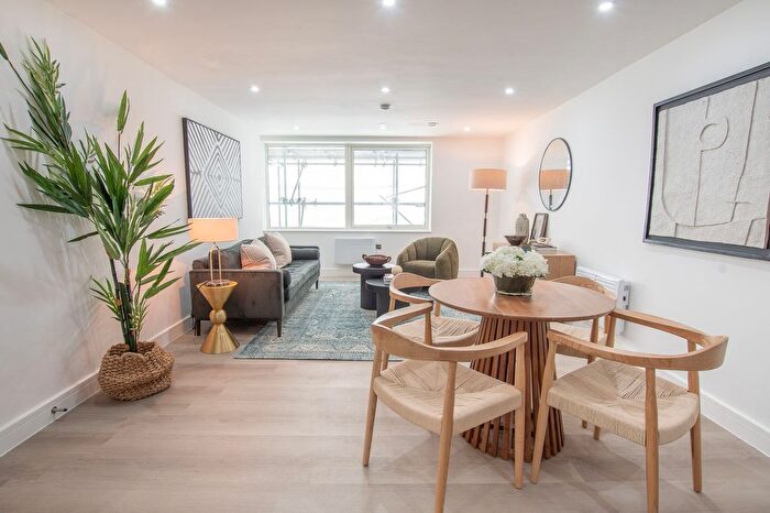 2 Bedroom Flat To Rent In North Street, Guildford, GU1