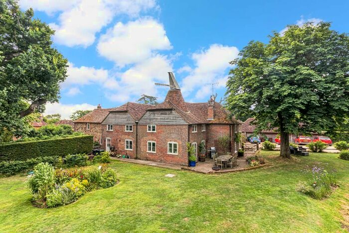 6 Bedroom Semi-Detached House For Sale In Lossenham Lane, Newenden, Kent, TN18