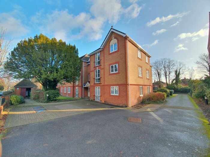 1 Bedroom Apartment To Rent In Blenheim Court, Southampton, SO17