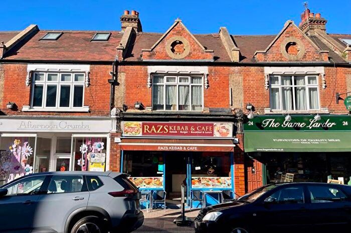 1 Bedroom Flat For Sale In The Parade, Claygate, Esher, KT10