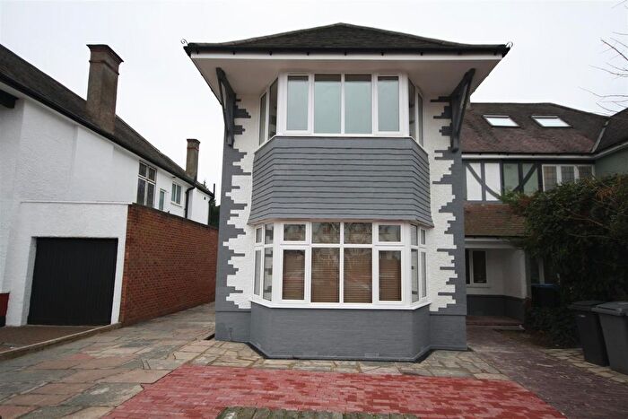 2 Bedroom Flat To Rent In Chatsworth Road, London, NW2