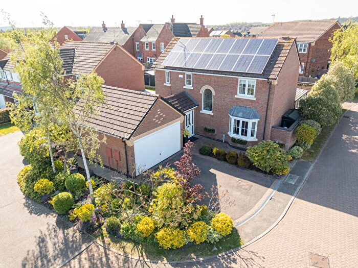 3 Bedroom Detached House For Sale In Farnborough Close, Corby, Northamptonshire, NN18