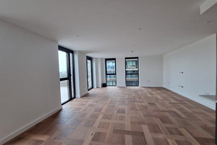 3 Bedroom Apartment To Rent In Saffron Wharf, Merino Gardens, E1W