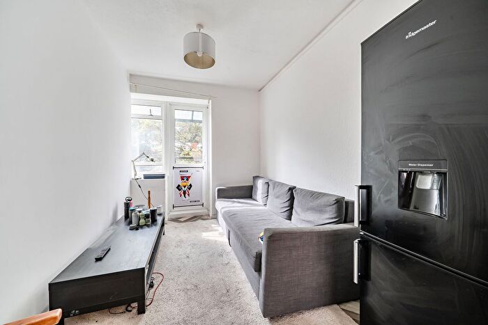 4 Bedroom Flat To Rent In Churchill Gardens, Pimlico, London, SW1