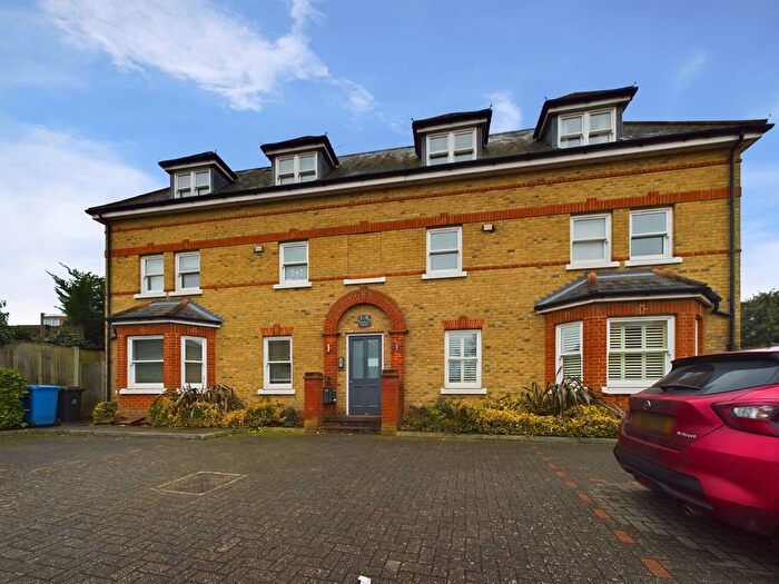 2 Bedroom Flat To Rent In A Manor Grove, Beckenham, Kent, BR3