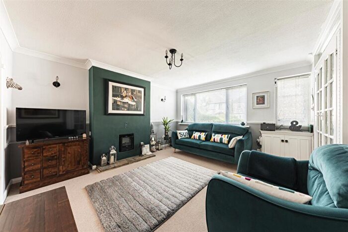 3 Bedroom Semi-Detached House For Sale In Rumfields Road, Broadstairs, CT10