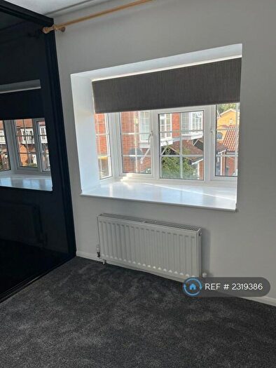 2 Bedroom End Of Terrace House To Rent In Renshaw Close, Luton, LU2