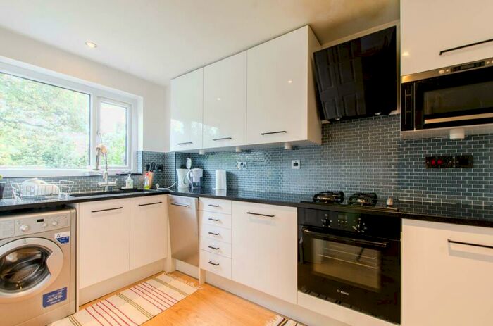 2 Bedroom House To Rent In Gomm Road, Bermondsey, London, SE16