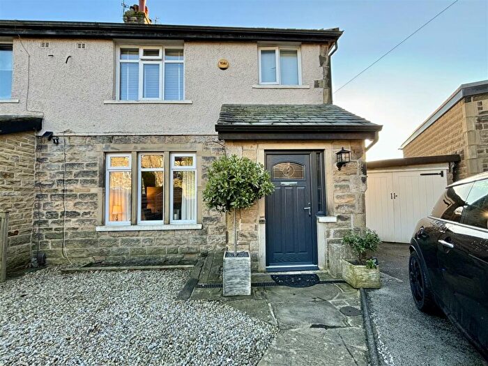3 Bedroom Semi-Detached House For Sale In Windsor Grove, Thornton, Bradford, BD13