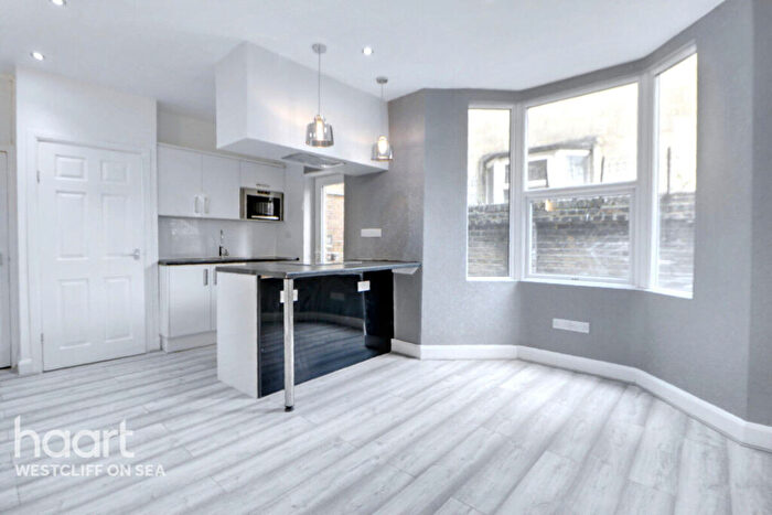 1 Bedroom Flat For Sale In York Road, Southend-on-sea, SS1