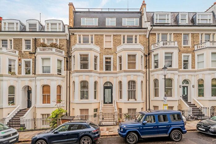 1 Bedroom Flat To Rent In Campden Hill Gardens, Kensington, W8
