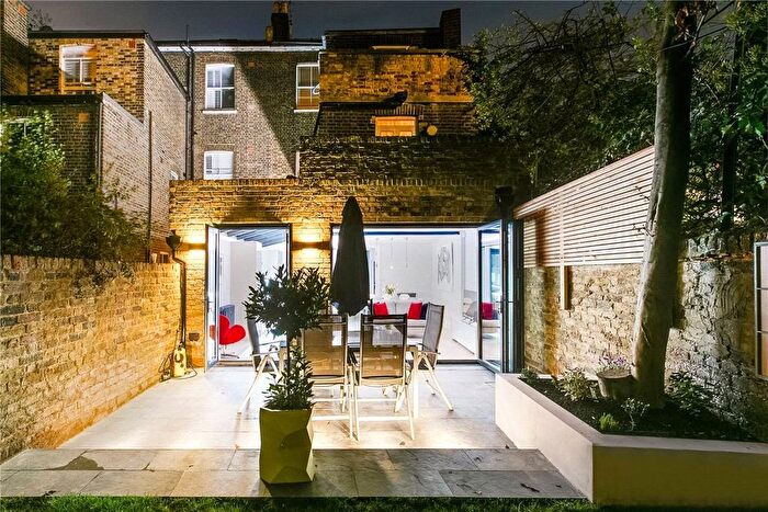 2 Bedroom Flat To Rent In St Quintin Gardens, North Kensington, W10