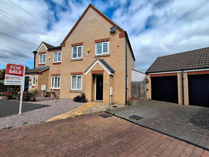 3 Bedroom Semi-Detached House For Sale In Bath Close, Bourne, PE10