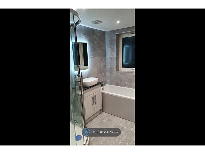2 Bedroom Flat To Rent In Spital, Wirral, CH63