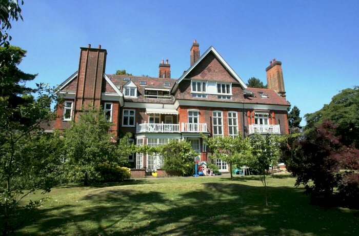 3 Bedroom Apartment To Rent In Longfield Drive, East Sheen, London, SW14