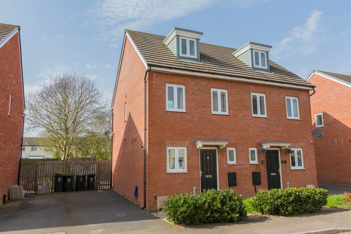 3 Bedroom Semi-Detached House To Rent In Chimney Crescent, Irthlingborough, Wellingborough, NN9