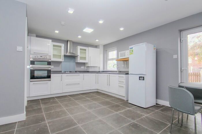 4 Bedroom End Of Terrace House To Rent In Eltham Rise, Leeds, LS6