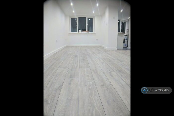 Studio To Rent In Bletchley, Milton Keynes, MK3