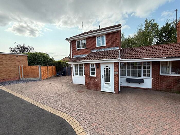 3 Bedroom Link Detached House For Sale In Sunderland Drive, Amblecote, Stourbridge, DY8