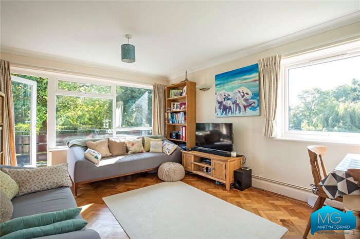 2 Bedroom Flat To Rent In Cedar Drive, East Finchley, London, N2