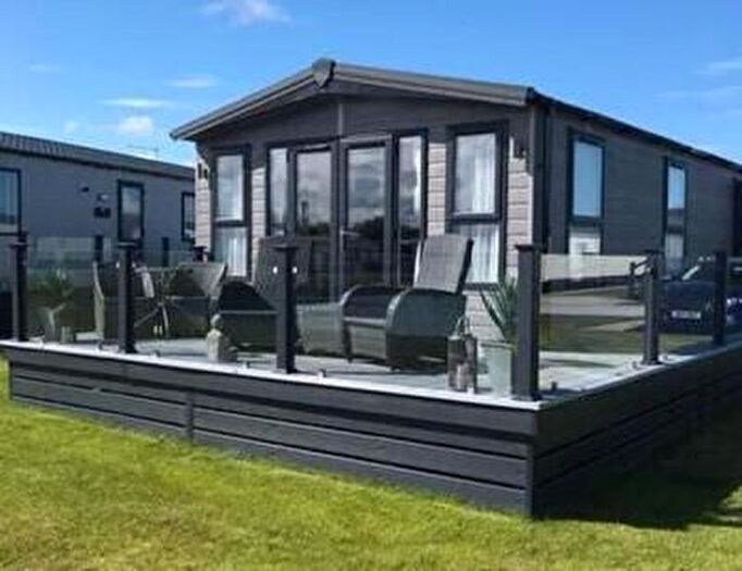 2 Bedroom Mobile/park Home For Sale In Atwick Road, Hornsea, HU18