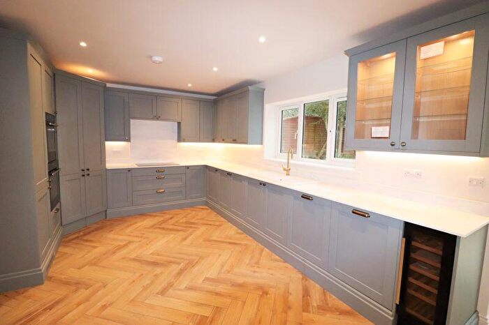 4 Bedroom Detached House For Sale In Maytree Avenue, Worthing, BN14