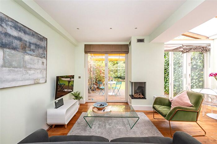 2 Bedroom Flat For Sale In Tavistock Road, Notting Hill, London, W11