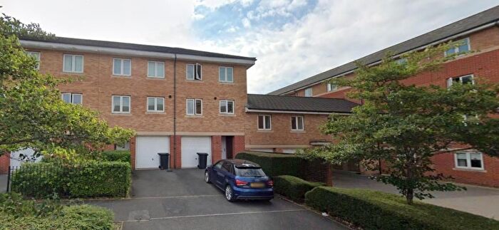 4 Bedroom Town House To Rent In Saltash Road, Swindon, SN2