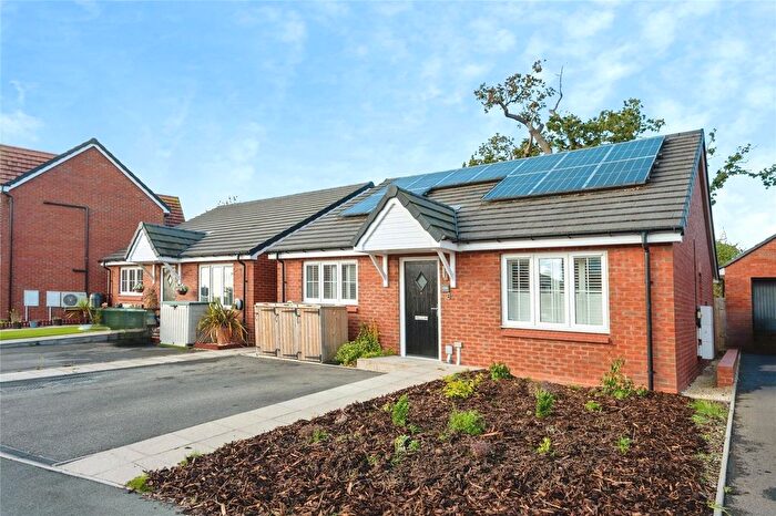 2 Bedroom Bungalow For Sale In Phillips Way West, Hampton Magna, Warwick, Warwickshire, CV35