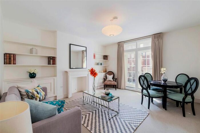 2 Bedroom Flat To Rent In Lees Place, London, W1K