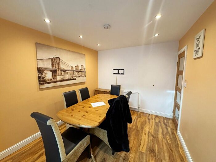 5 Bedroom Semi-Detached House To Rent In Holmdale Road, BS34