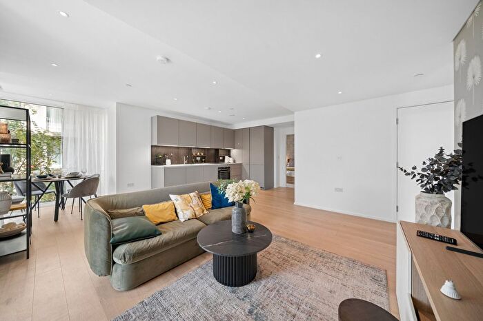 2 Bedroom Flat For Sale In York Place, London, SW11