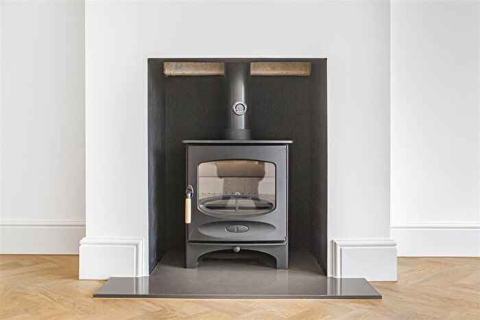 2 Bedroom Terraced House For Sale In Cedars Road, London, N21