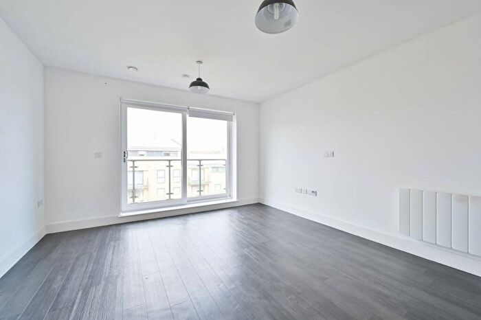 2 Bedroom Flat For Sale In The Embankment, Hemel Hempstead, HP3