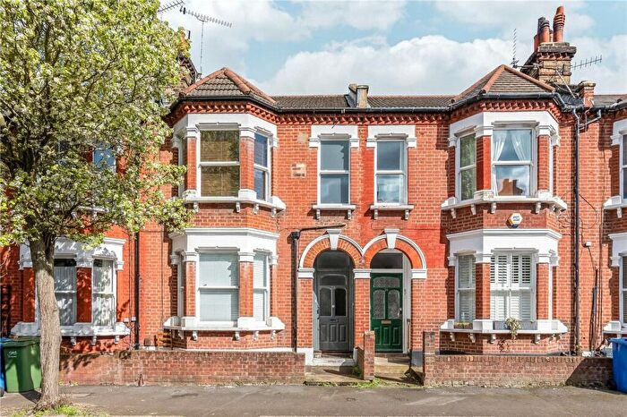 2 Bedroom Apartment To Rent In Kinsale Road, Peckham Rye, London, SE15