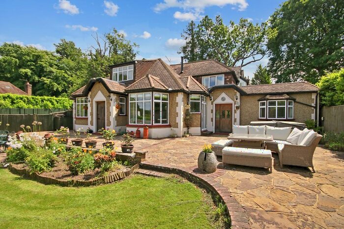 3 Bedroom Chalet For Sale In The Brackens, Hollow Lane, Dormansland, RH7