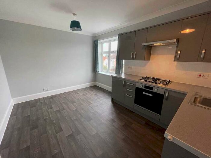 3 Bedroom Apartment To Rent In Connaught Road, Aldershot, GU12