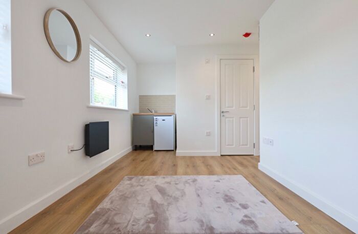 Studio To Rent In London Road, Brentford, TW8