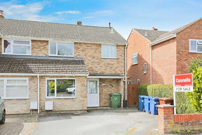 3 Bedroom Semi-detached House For Sale In Barry Avenue, Bicester, OX26