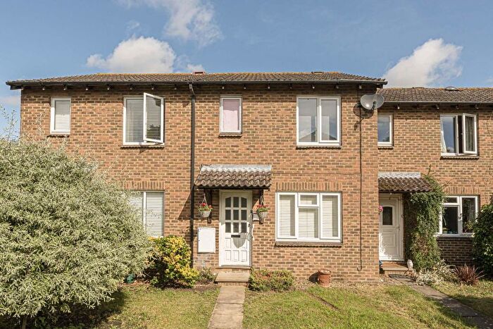3 Bedroom Property For Sale In Gale Close, Hampton, TW12
