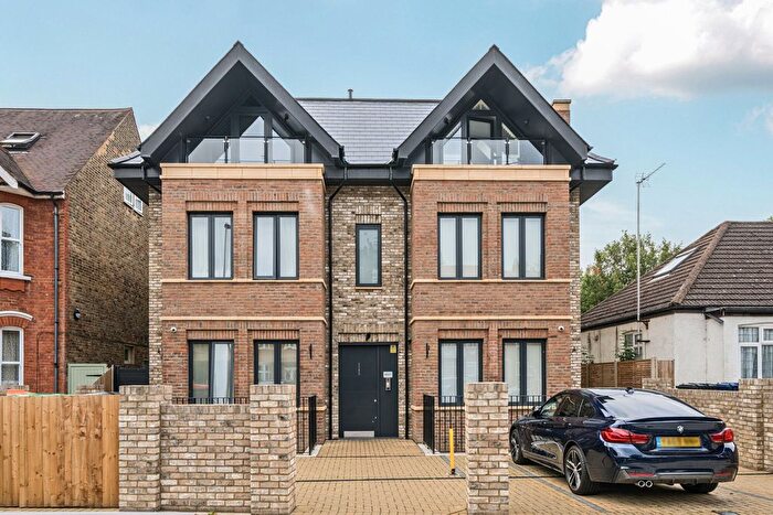 2 Bedroom Flat For Sale In Rosemont Road, London, W3
