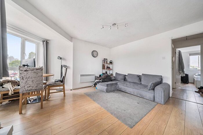 2 Bedroom Flat To Rent In Windsock Close, Canada Water, London, SE16