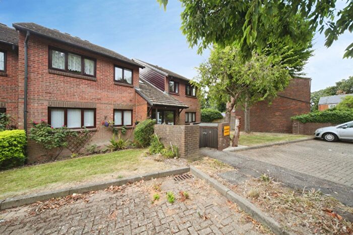 2 Bedroom Flat For Sale In Long Hedge, Dunstable, LU5