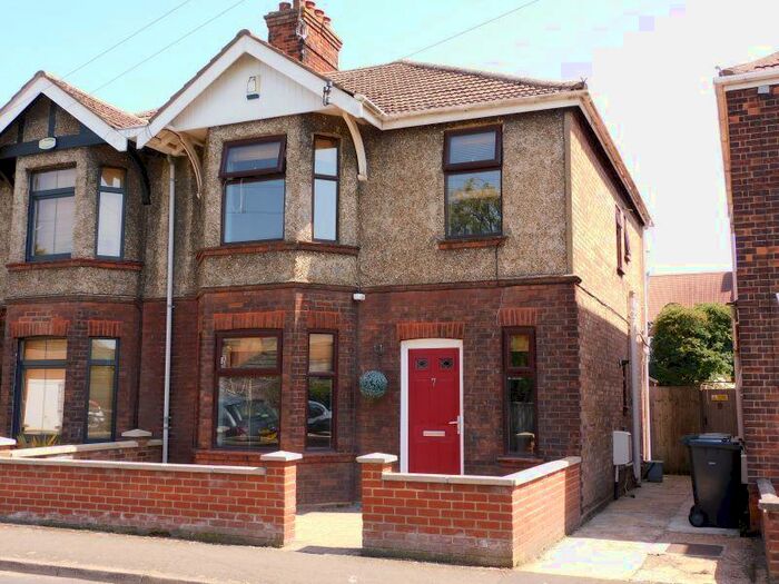 3 Bedroom Semi-Detached House To Rent In King George V Avenue, King's Lynn, PE30