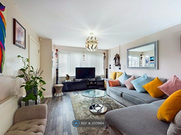 4 Bedroom Semi-Detached House To Rent In Wollaton Road, Nottingham, NG8